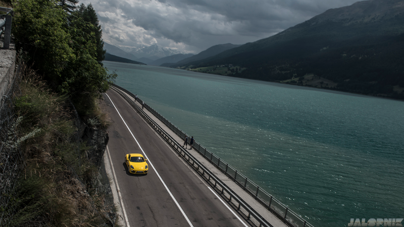 Illustration for article titled The Most Gorgeous Photos Of A Porsche Cayman You Will Ever See